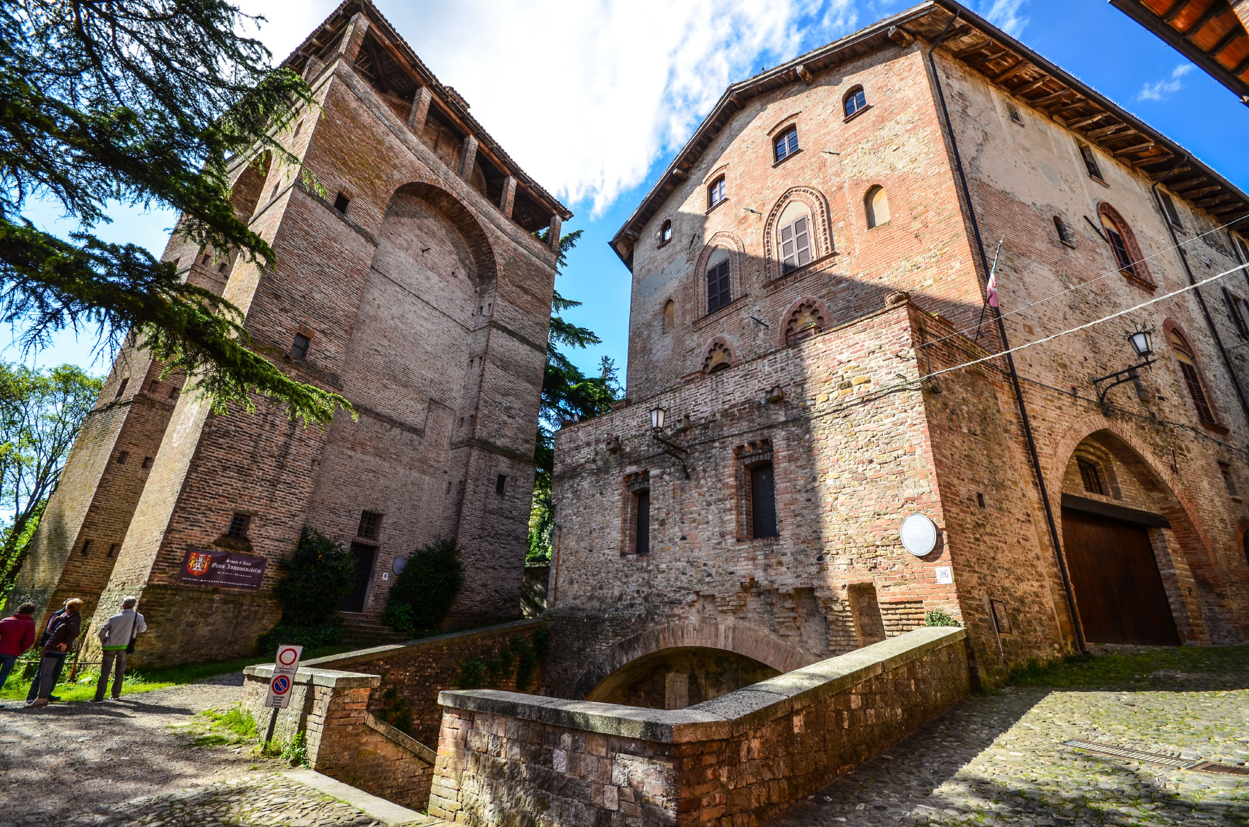 Castell Arquato (Photo license: CC BY-NC-SA 2.0)